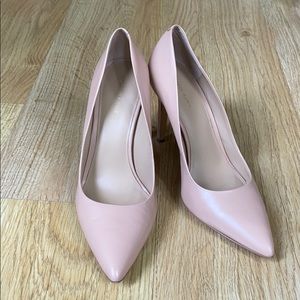 Saks Fifth Avenue Heels - Nude. Size 8